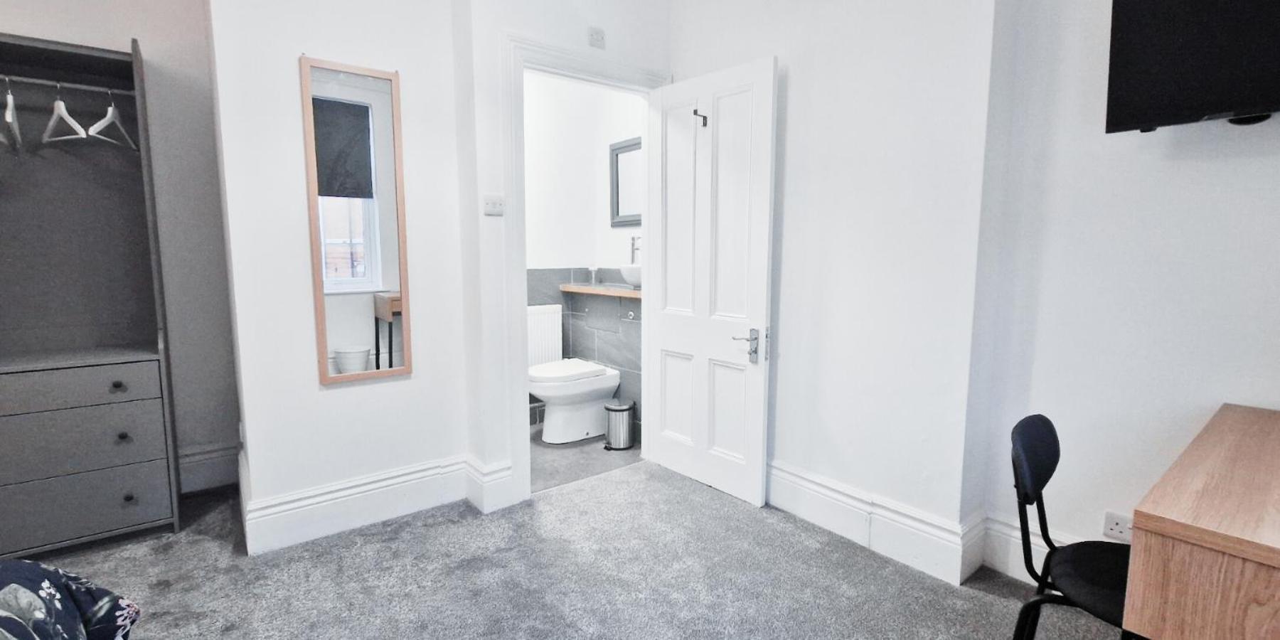 Spacious Room In Modern House Near Nottingham Exterior photo